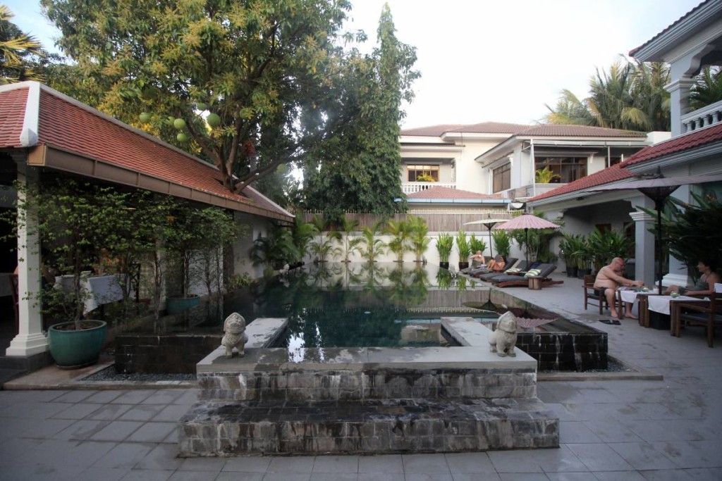 pavilion hotel phnom penh - pool 2